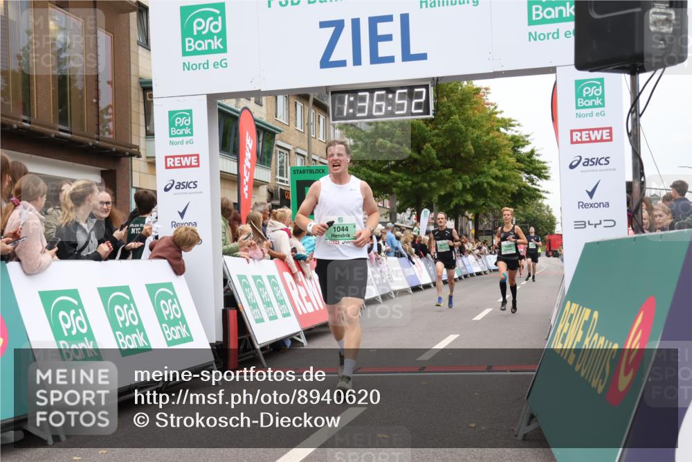 21.09.2025 - PSD Bank Halbmarathon Strokosch-Dieckow http://msf.ph/oto/8940620 21.09.2025 11:36:15 Ziel 1044, 1060, 1971, 2023, 2033, 2051 meine-sportfotos.de