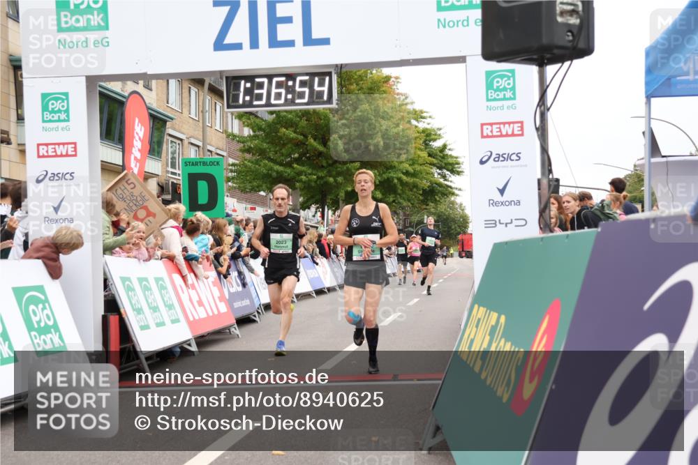 21.09.2025 - PSD Bank Halbmarathon Strokosch-Dieckow http://msf.ph/oto/8940625 21.09.2025 11:36:17 Ziel 1044, 1060, 1977, 2023 meine-sportfotos.de
