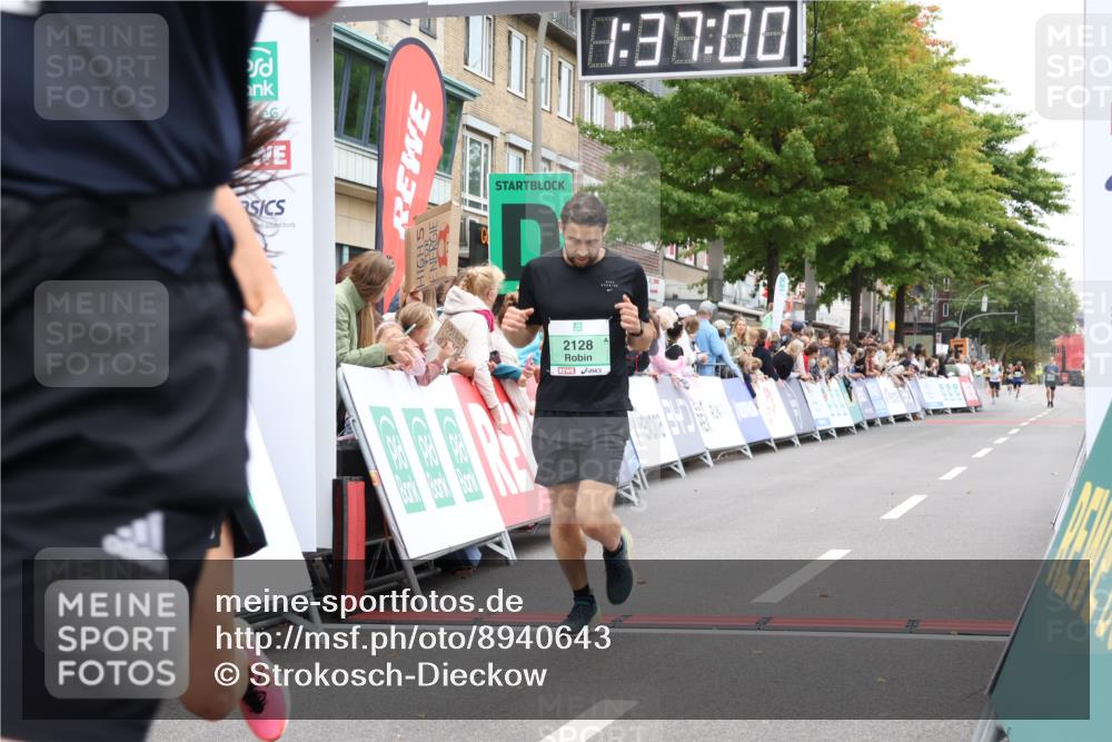 21.09.2025 - PSD Bank Halbmarathon Strokosch-Dieckow http://msf.ph/oto/8940643 21.09.2025 11:36:23 Ziel 1044, 1060, 1977, 2023, 2048, 2128 meine-sportfotos.de
