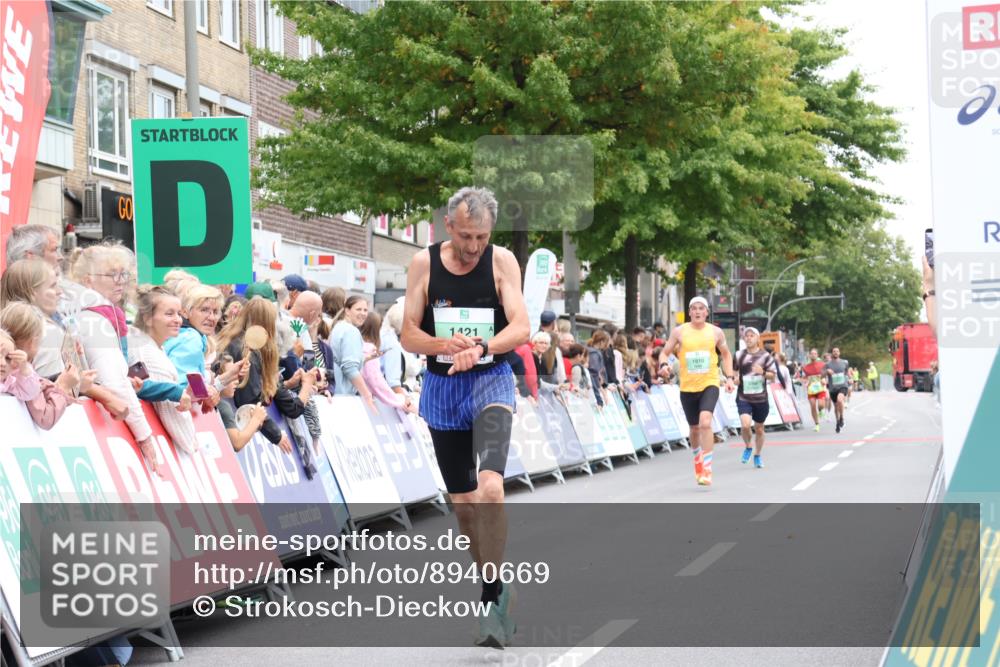 21.09.2025 - PSD Bank Halbmarathon Strokosch-Dieckow http://msf.ph/oto/8940669 21.09.2025 11:36:42 Ziel 1421, 1563, 1910, 2039 meine-sportfotos.de