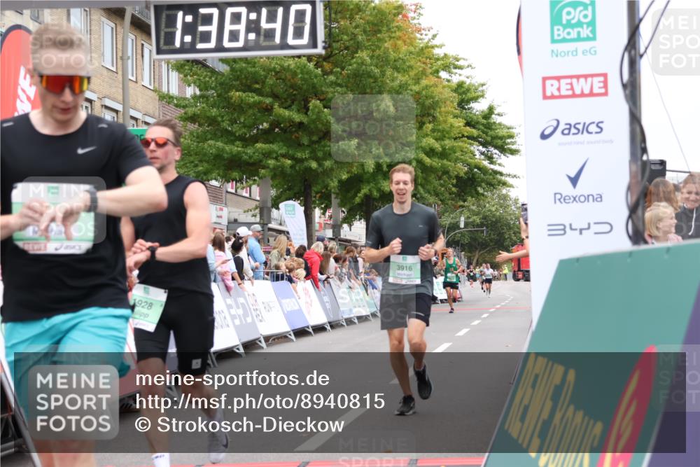 21.09.2025 - PSD Bank Halbmarathon Strokosch-Dieckow http://msf.ph/oto/8940815 21.09.2025 11:38:03 Ziel 1591, 1651, 1928, 3916, 3922 meine-sportfotos.de