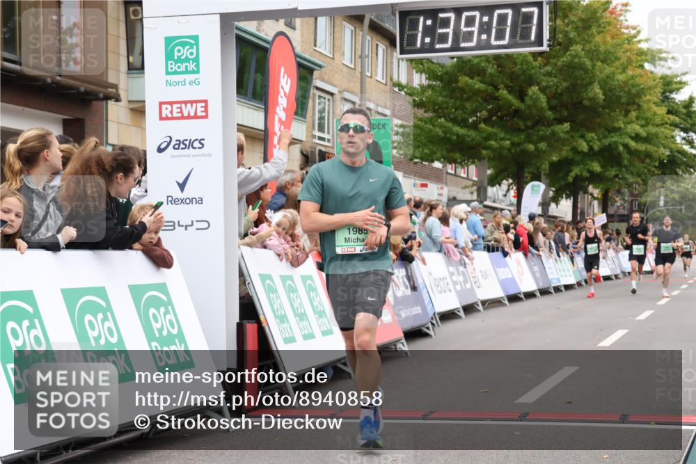 21.09.2025 - PSD Bank Halbmarathon Strokosch-Dieckow http://msf.ph/oto/8940858 21.09.2025 11:38:30 Ziel 1984, 1985, 2675 meine-sportfotos.de