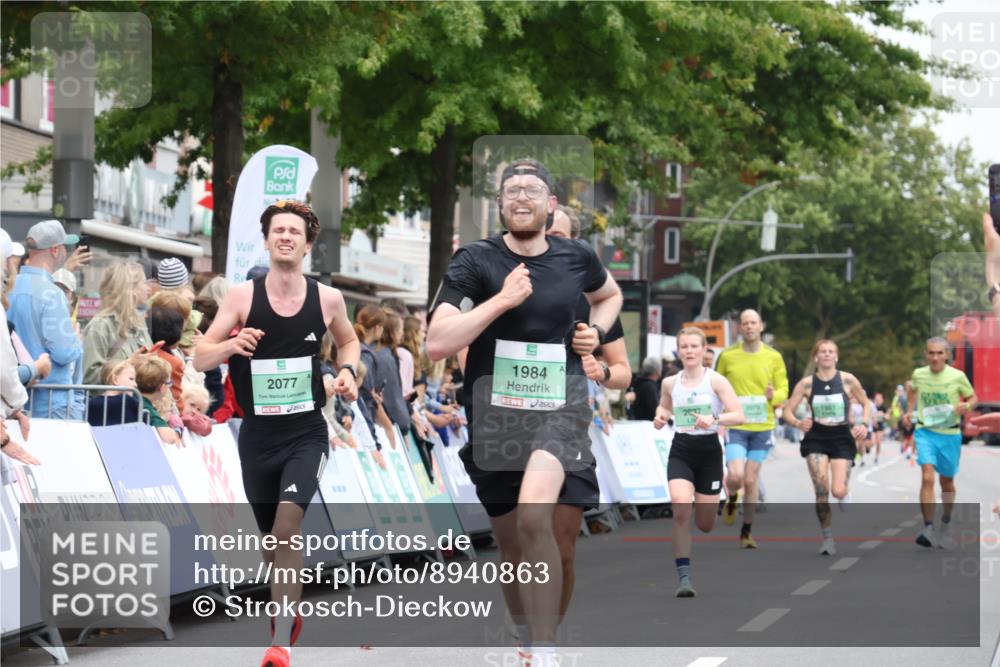 21.09.2025 - PSD Bank Halbmarathon Strokosch-Dieckow http://msf.ph/oto/8940863 21.09.2025 11:38:32 Ziel 1984, 1985, 2077, 2099, 2675 meine-sportfotos.de
