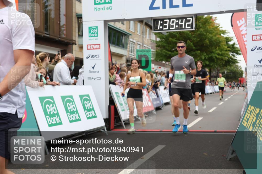21.09.2025 - PSD Bank Halbmarathon Strokosch-Dieckow http://msf.ph/oto/8940941 21.09.2025 11:39:06 Ziel 1027, 1147, 1816, 1917, 2047, 2055, 2079, 3917 meine-sportfotos.de