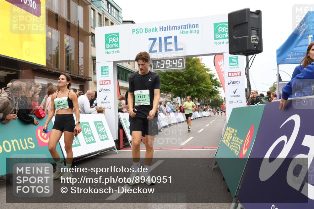 21.09.2025 - PSD Bank Halbmarathon Strokosch-Dieckow http://msf.ph/oto/8940951 21.09.2025 11:39:09 Ziel 1027, 1147, 1917, 2047, 2055, 2079, 2137 meine-sportfotos.de