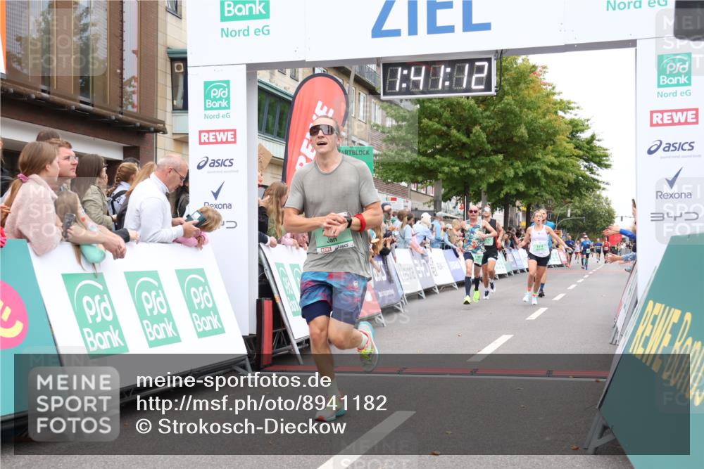 21.09.2025 - PSD Bank Halbmarathon Strokosch-Dieckow http://msf.ph/oto/8941182 21.09.2025 11:40:35 Ziel 1318, 1767, 1779, 1992, 2021, 2269, 2542 meine-sportfotos.de