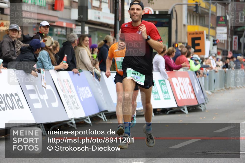 21.09.2025 - PSD Bank Halbmarathon Strokosch-Dieckow http://msf.ph/oto/8941201 21.09.2025 11:24:29 Ziel 1845, 3913, 3914 meine-sportfotos.de