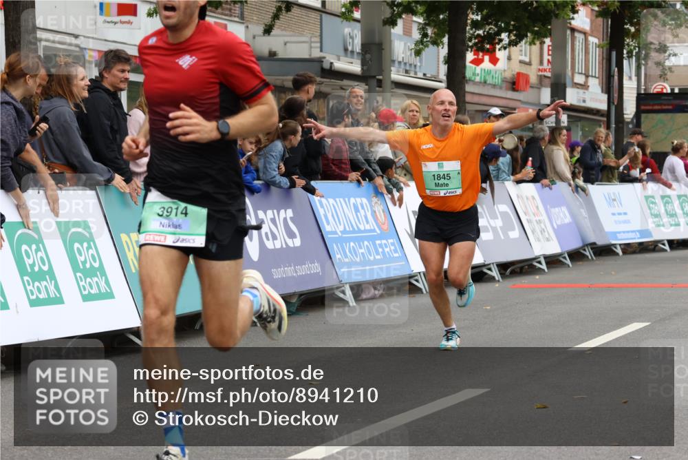 21.09.2025 - PSD Bank Halbmarathon Strokosch-Dieckow http://msf.ph/oto/8941210 21.09.2025 11:24:31 Ziel 1845, 1989, 3913, 3914 meine-sportfotos.de