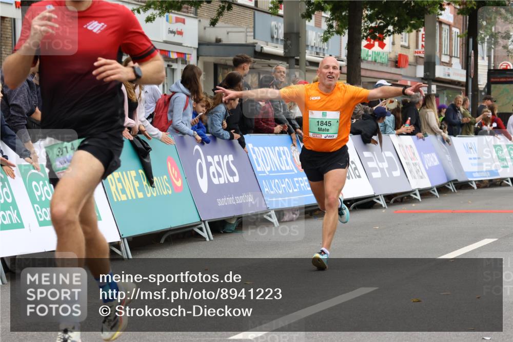 21.09.2025 - PSD Bank Halbmarathon Strokosch-Dieckow http://msf.ph/oto/8941223 21.09.2025 11:24:31 Ziel 1845, 1989, 3913, 3914 meine-sportfotos.de