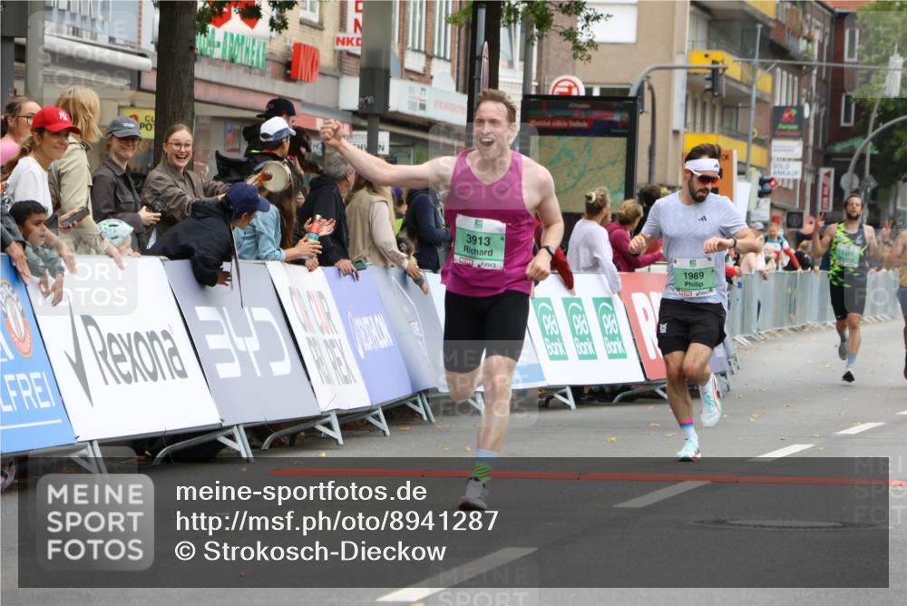 21.09.2025 - PSD Bank Halbmarathon Strokosch-Dieckow http://msf.ph/oto/8941287 21.09.2025 11:24:36 Ziel 1178, 1310, 1471, 1845, 1989, 3913, 3914 meine-sportfotos.de
