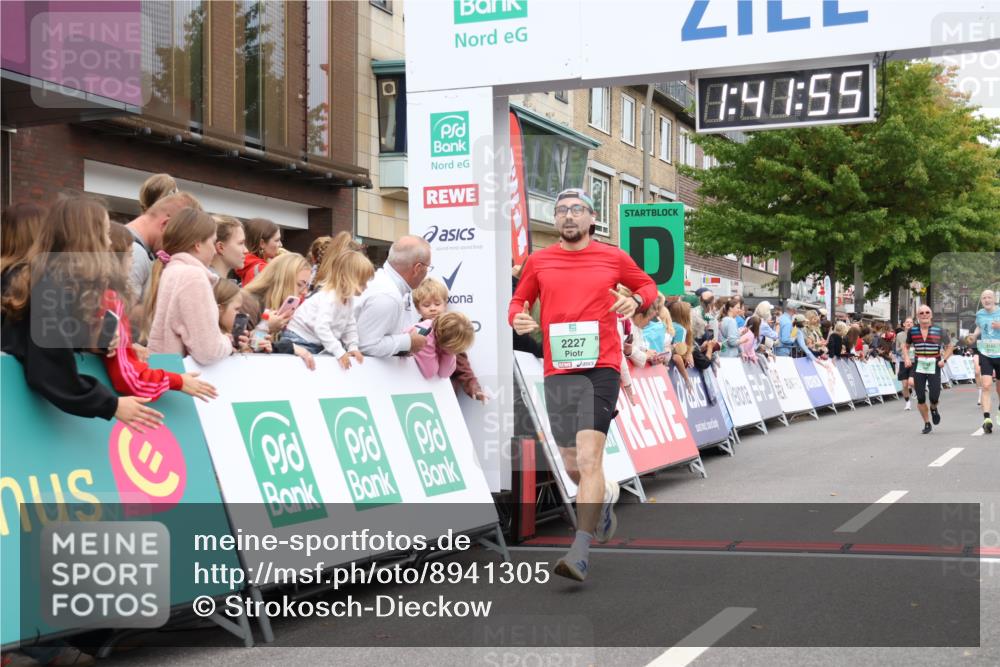 21.09.2025 - PSD Bank Halbmarathon Strokosch-Dieckow http://msf.ph/oto/8941305 21.09.2025 11:41:18 Ziel 1788, 2138, 2180, 2183, 2227 meine-sportfotos.de