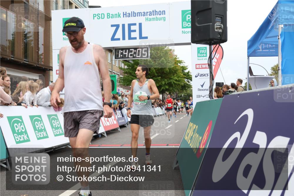 21.09.2025 - PSD Bank Halbmarathon Strokosch-Dieckow http://msf.ph/oto/8941341 21.09.2025 11:41:28 Ziel 1435, 1775, 1776, 1786, 1788, 2083, 2116, 2183, 3911, 4026 meine-sportfotos.de