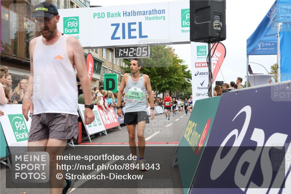 21.09.2025 - PSD Bank Halbmarathon Strokosch-Dieckow http://msf.ph/oto/8941343 21.09.2025 11:41:29 Ziel 1435, 1775, 1776, 1786, 1788, 2083, 2116, 2183, 3911, 4026 meine-sportfotos.de