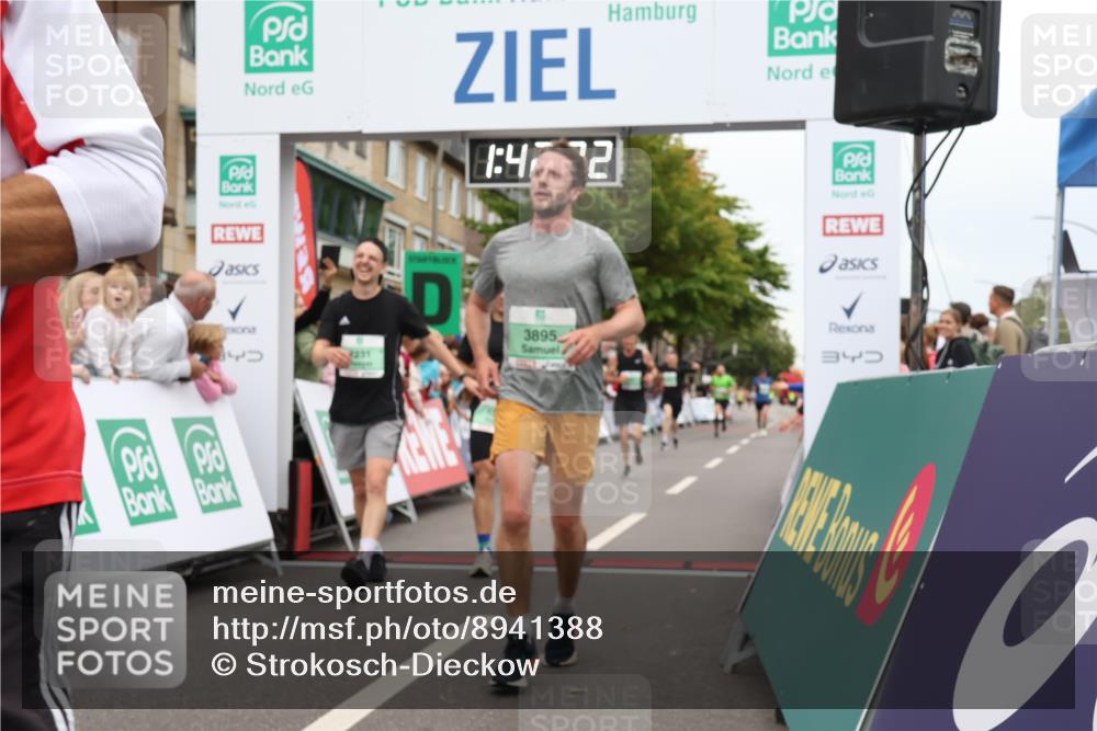 21.09.2025 - PSD Bank Halbmarathon Strokosch-Dieckow http://msf.ph/oto/8941388 21.09.2025 11:41:46 Ziel 1399, 1758, 1765, 1887, 2111, 2231, 3895 meine-sportfotos.de