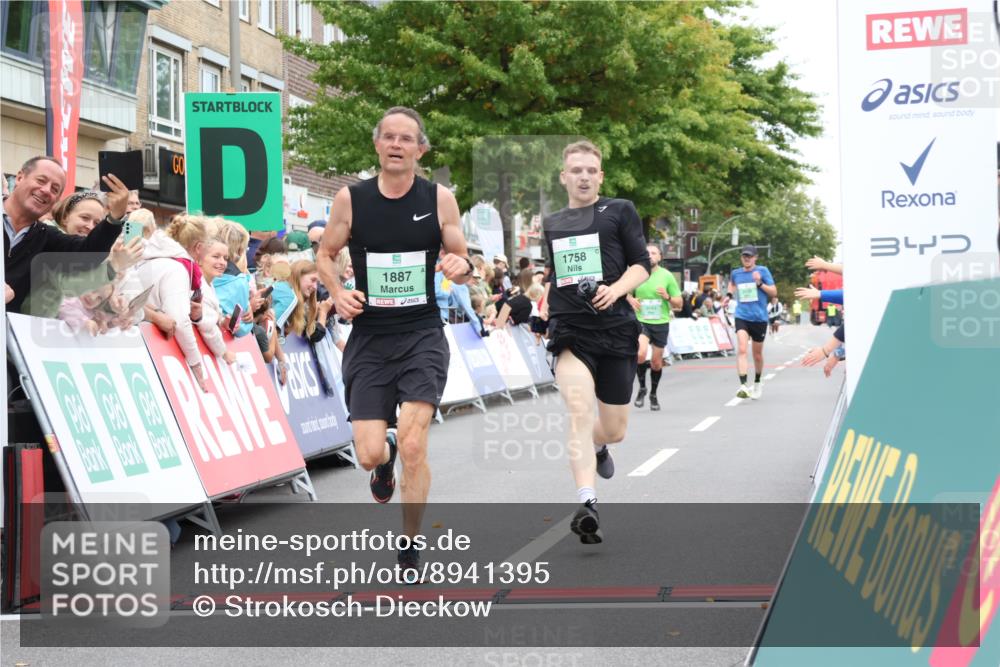 21.09.2025 - PSD Bank Halbmarathon Strokosch-Dieckow http://msf.ph/oto/8941395 21.09.2025 11:41:48 Ziel 1399, 1758, 1765, 1887, 2029, 2043, 2111, 2231, 3895 meine-sportfotos.de