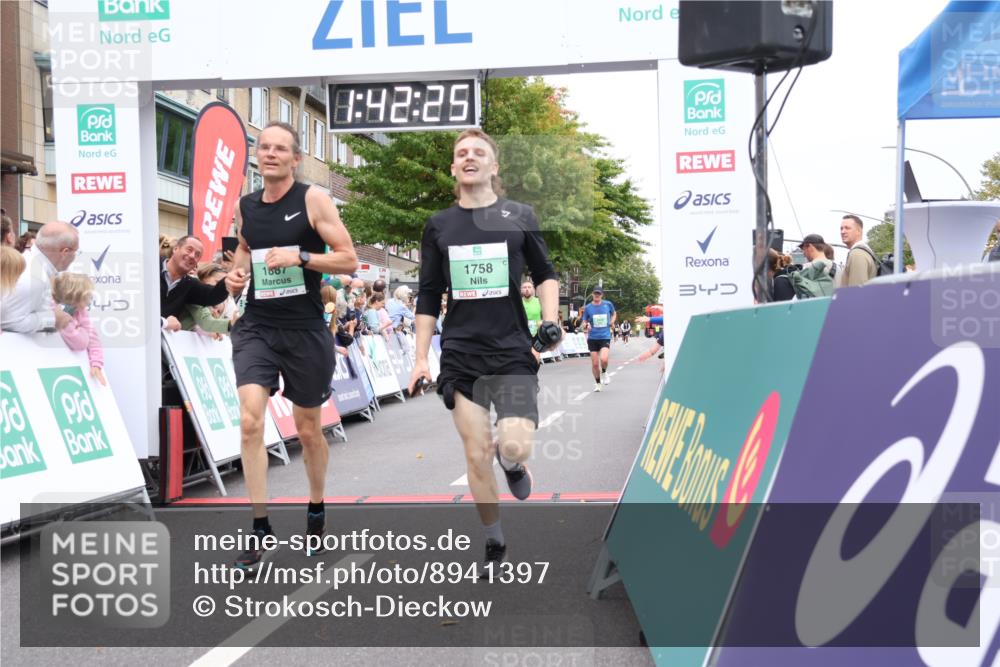 21.09.2025 - PSD Bank Halbmarathon Strokosch-Dieckow http://msf.ph/oto/8941397 21.09.2025 11:41:49 Ziel 1399, 1758, 1765, 1887, 2029, 2043, 2111, 2231, 3895 meine-sportfotos.de