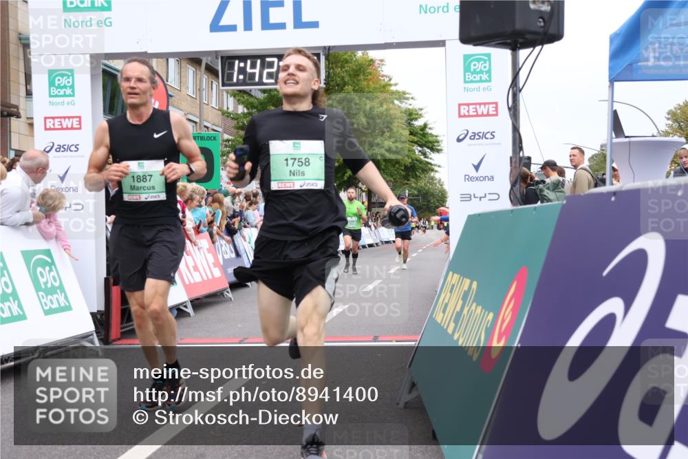 21.09.2025 - PSD Bank Halbmarathon Strokosch-Dieckow http://msf.ph/oto/8941400 21.09.2025 11:41:49 Ziel 1399, 1758, 1765, 1887, 2029, 2043, 2111, 2231, 3895 meine-sportfotos.de