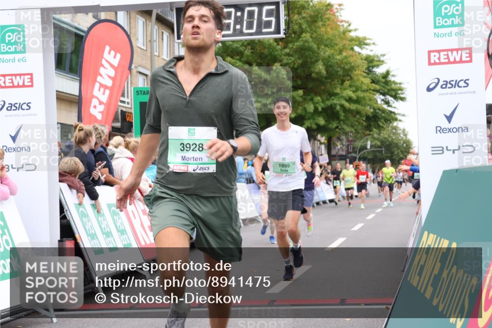 21.09.2025 - PSD Bank Halbmarathon Strokosch-Dieckow http://msf.ph/oto/8941475 21.09.2025 11:42:29 Ziel 1363, 1899, 2224, 2278, 2380, 3928, 4048 meine-sportfotos.de