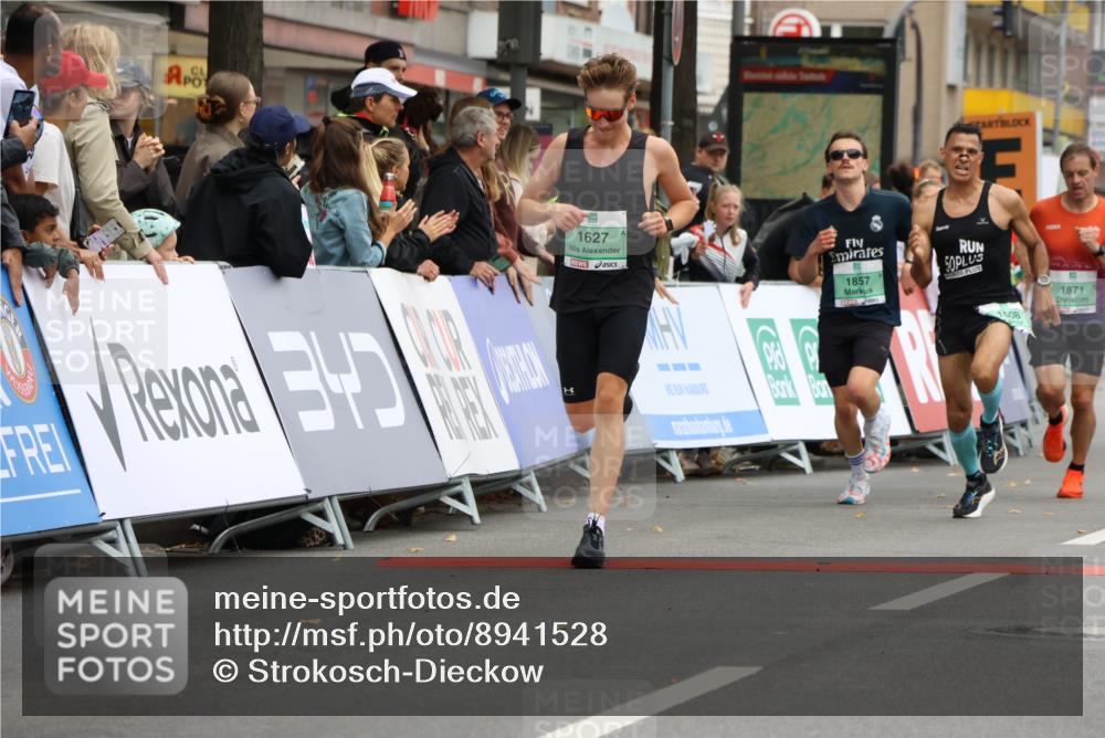 21.09.2025 - PSD Bank Halbmarathon Strokosch-Dieckow http://msf.ph/oto/8941528 21.09.2025 11:25:27 Ziel 1608, 1627, 1857, 1871 meine-sportfotos.de