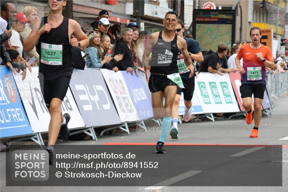 21.09.2025 - PSD Bank Halbmarathon Strokosch-Dieckow http://msf.ph/oto/8941552 21.09.2025 11:25:28 Ziel 1608, 1627, 1857, 1871 meine-sportfotos.de