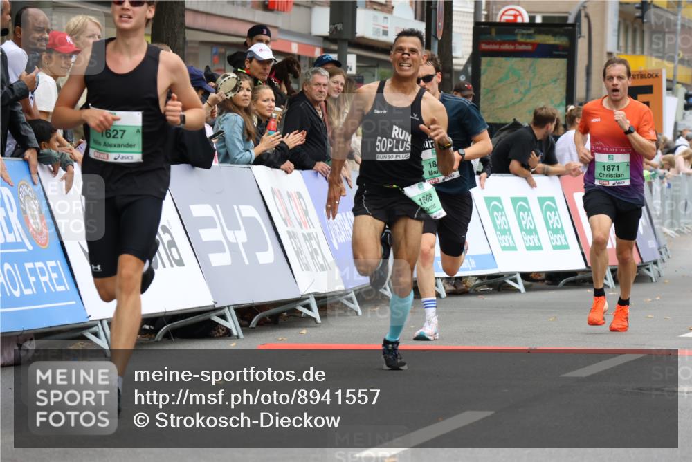 21.09.2025 - PSD Bank Halbmarathon Strokosch-Dieckow http://msf.ph/oto/8941557 21.09.2025 11:25:28 Ziel 1608, 1627, 1857, 1871 meine-sportfotos.de