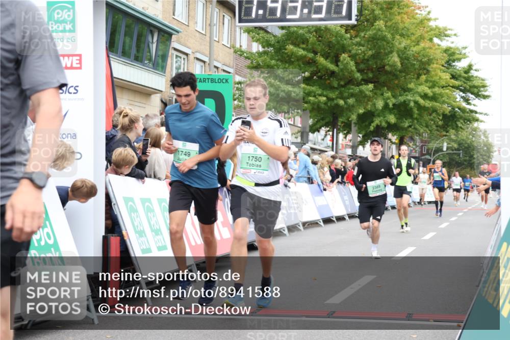21.09.2025 - PSD Bank Halbmarathon Strokosch-Dieckow http://msf.ph/oto/8941588 21.09.2025 11:43:00 Ziel 1749, 1750, 2123, 2135, 2158, 2369, 3315 meine-sportfotos.de