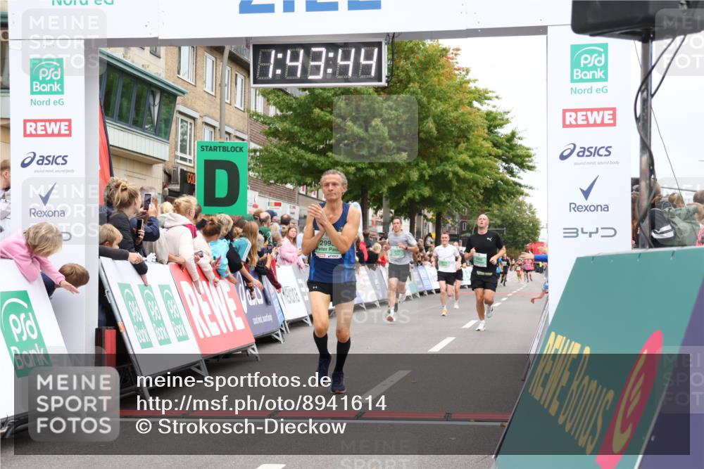 21.09.2025 - PSD Bank Halbmarathon Strokosch-Dieckow http://msf.ph/oto/8941614 21.09.2025 11:43:07 Ziel 1749, 1750, 2100, 2157, 2202, 2369, 2995 meine-sportfotos.de