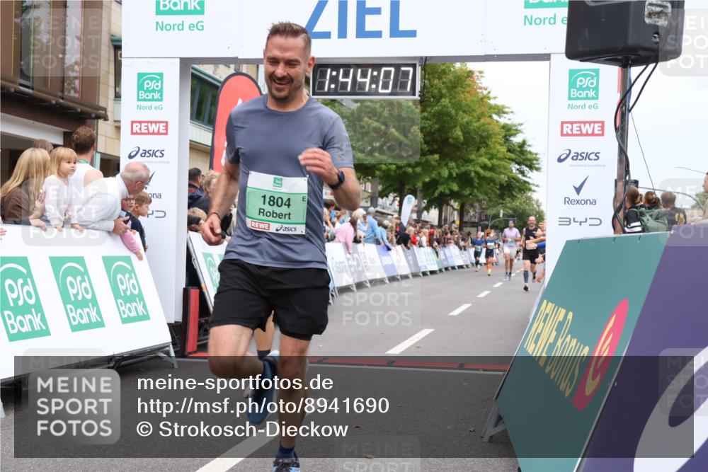 21.09.2025 - PSD Bank Halbmarathon Strokosch-Dieckow http://msf.ph/oto/8941690 21.09.2025 11:43:30 Ziel 1262, 1804, 1856, 1943, 2027, 2154, 2208, 3920 meine-sportfotos.de