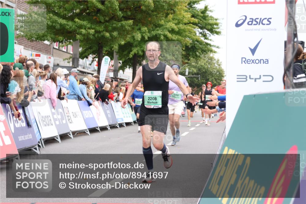 21.09.2025 - PSD Bank Halbmarathon Strokosch-Dieckow http://msf.ph/oto/8941697 21.09.2025 11:43:33 Ziel 1262, 1804, 1856, 1943, 2027, 2154, 2208, 2252, 3920 meine-sportfotos.de