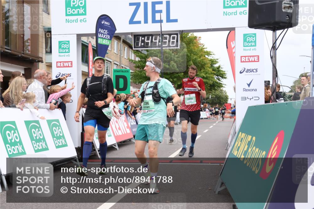 21.09.2025 - PSD Bank Halbmarathon Strokosch-Dieckow http://msf.ph/oto/8941788 21.09.2025 11:44:01 Ziel 1282, 1333, 1336, 2054, 2119, 2147, 2350, 3918 meine-sportfotos.de
