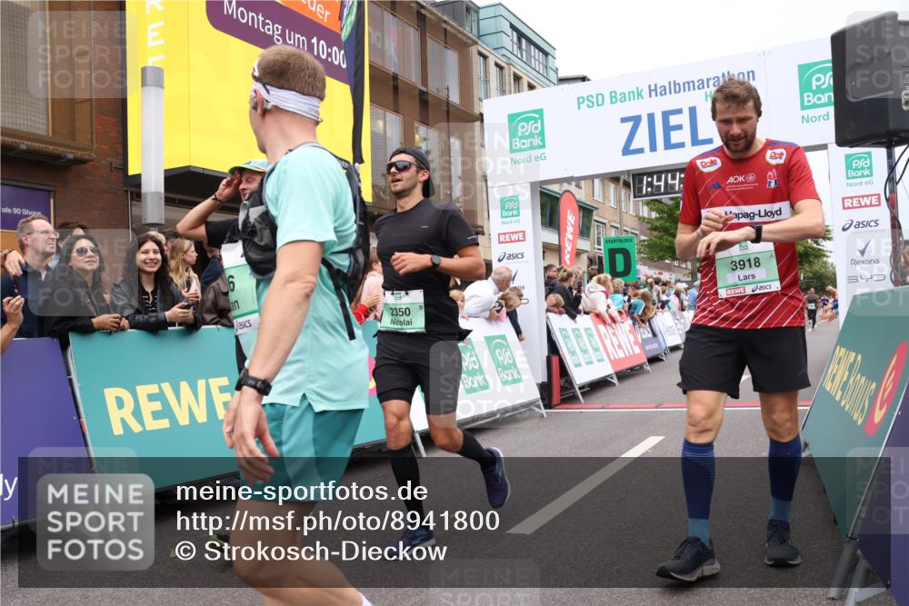 21.09.2025 - PSD Bank Halbmarathon Strokosch-Dieckow http://msf.ph/oto/8941800 21.09.2025 11:44:04 Ziel 1282, 1336, 1986, 2119, 2147, 2350, 3918 meine-sportfotos.de