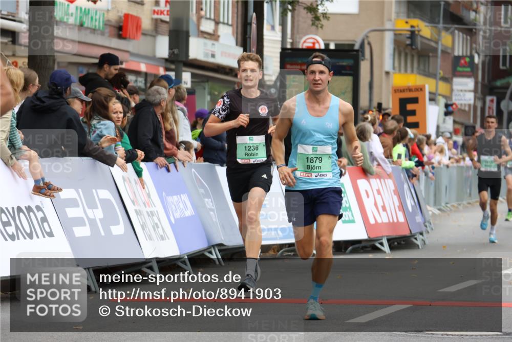 21.09.2025 - PSD Bank Halbmarathon Strokosch-Dieckow http://msf.ph/oto/8941903 21.09.2025 11:27:16 Ziel 1236, 1598, 1849, 1879, 4005 meine-sportfotos.de