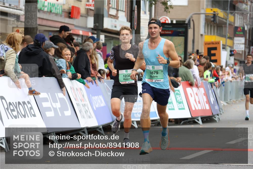 21.09.2025 - PSD Bank Halbmarathon Strokosch-Dieckow http://msf.ph/oto/8941908 21.09.2025 11:27:16 Ziel 1236, 1598, 1849, 1879, 4005 meine-sportfotos.de