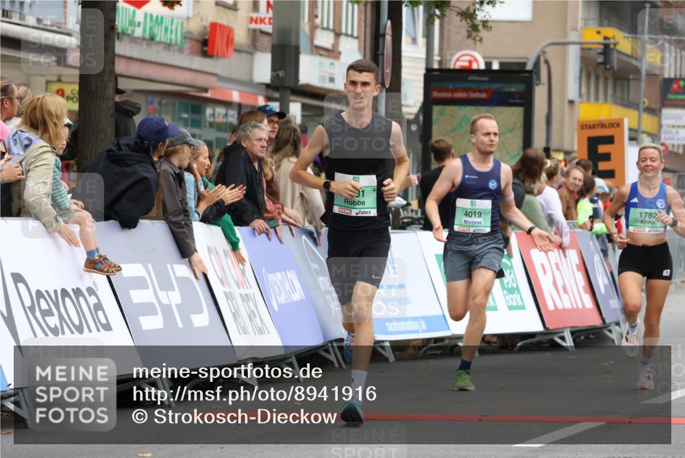 21.09.2025 - PSD Bank Halbmarathon Strokosch-Dieckow http://msf.ph/oto/8941916 21.09.2025 11:27:22 Ziel 1236, 1781, 1782, 1831, 1879, 4005, 4019 meine-sportfotos.de