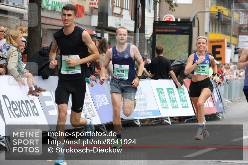 21.09.2025 - PSD Bank Halbmarathon Strokosch-Dieckow http://msf.ph/oto/8941924 21.09.2025 11:27:23 Ziel 1236, 1781, 1782, 1831, 1874, 1879, 1953, 4005, 4019 meine-sportfotos.de