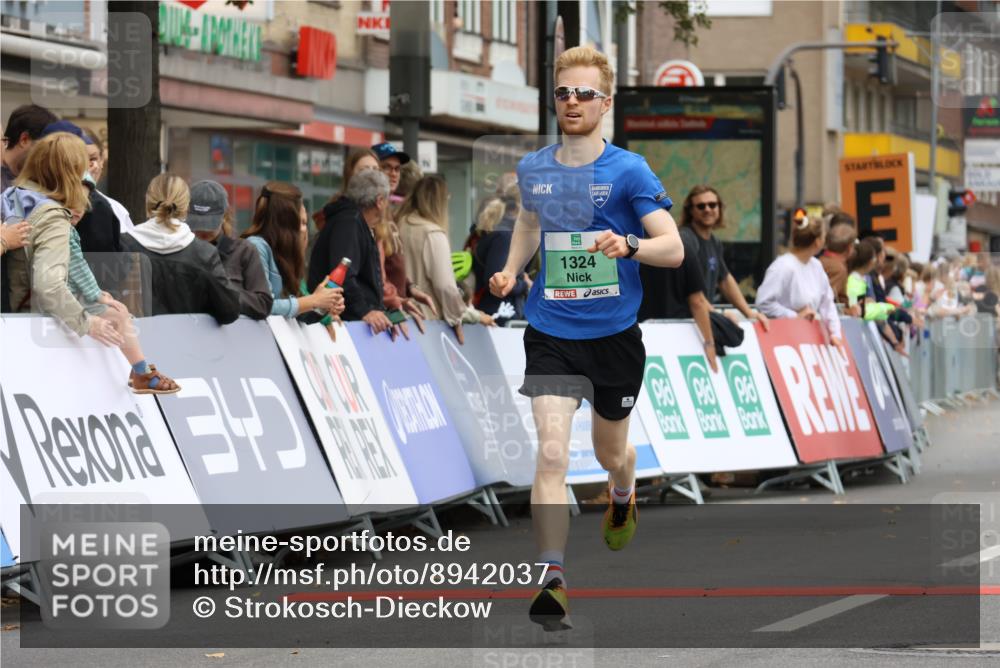 21.09.2025 - PSD Bank Halbmarathon Strokosch-Dieckow http://msf.ph/oto/8942037 21.09.2025 11:28:13 Ziel 1324, 1867, 1872 meine-sportfotos.de