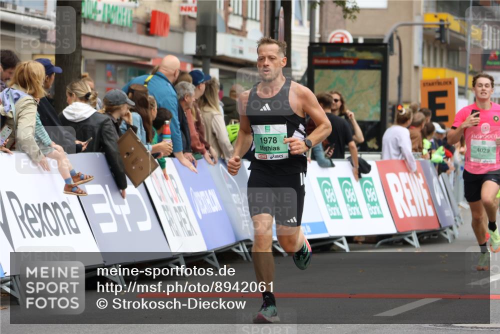 21.09.2025 - PSD Bank Halbmarathon Strokosch-Dieckow http://msf.ph/oto/8942061 21.09.2025 11:28:39 Ziel 1456, 1875, 1909, 1937, 1978, 4029 meine-sportfotos.de