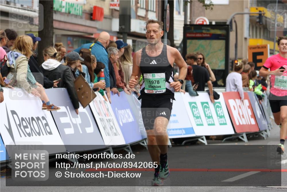 21.09.2025 - PSD Bank Halbmarathon Strokosch-Dieckow http://msf.ph/oto/8942065 21.09.2025 11:28:39 Ziel 1456, 1875, 1909, 1937, 1978, 4029 meine-sportfotos.de
