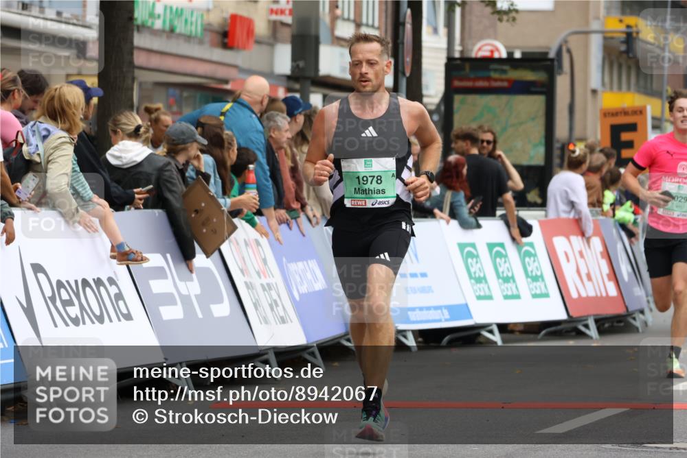 21.09.2025 - PSD Bank Halbmarathon Strokosch-Dieckow http://msf.ph/oto/8942067 21.09.2025 11:28:40 Ziel 1456, 1875, 1909, 1937, 1978, 4029 meine-sportfotos.de