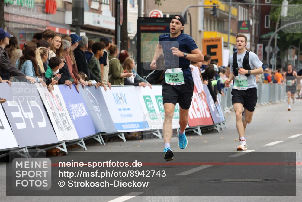 21.09.2025 - PSD Bank Halbmarathon Strokosch-Dieckow http://msf.ph/oto/8942743 21.09.2025 11:33:32 Ziel 1915, 1936, 1990 meine-sportfotos.de