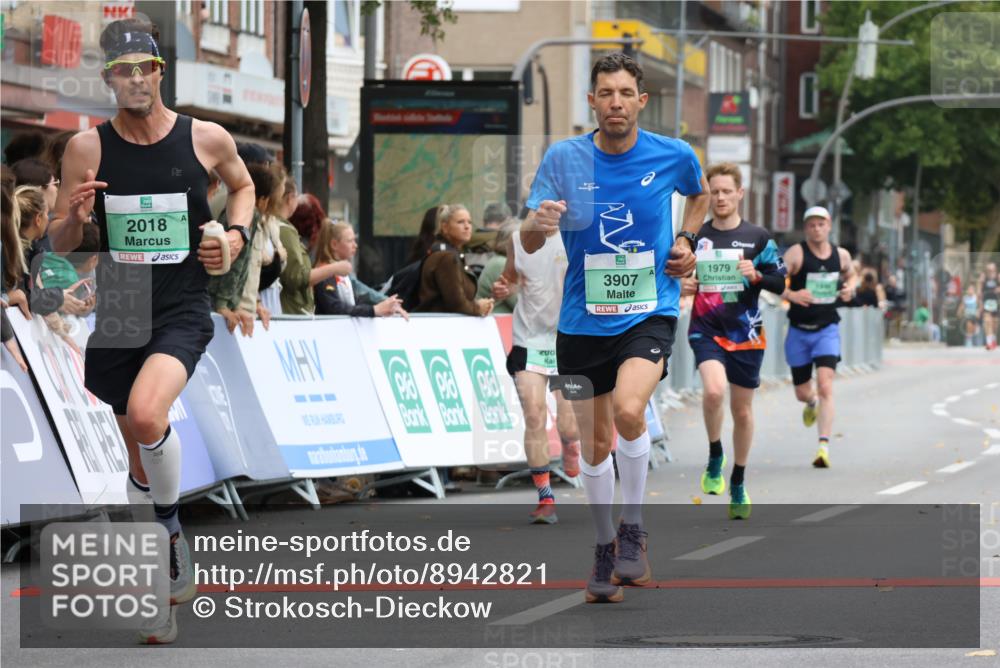 21.09.2025 - PSD Bank Halbmarathon Strokosch-Dieckow http://msf.ph/oto/8942821 21.09.2025 11:33:51 Ziel 1577, 1855, 1946, 1979, 2014, 2018, 2082, 3907 meine-sportfotos.de