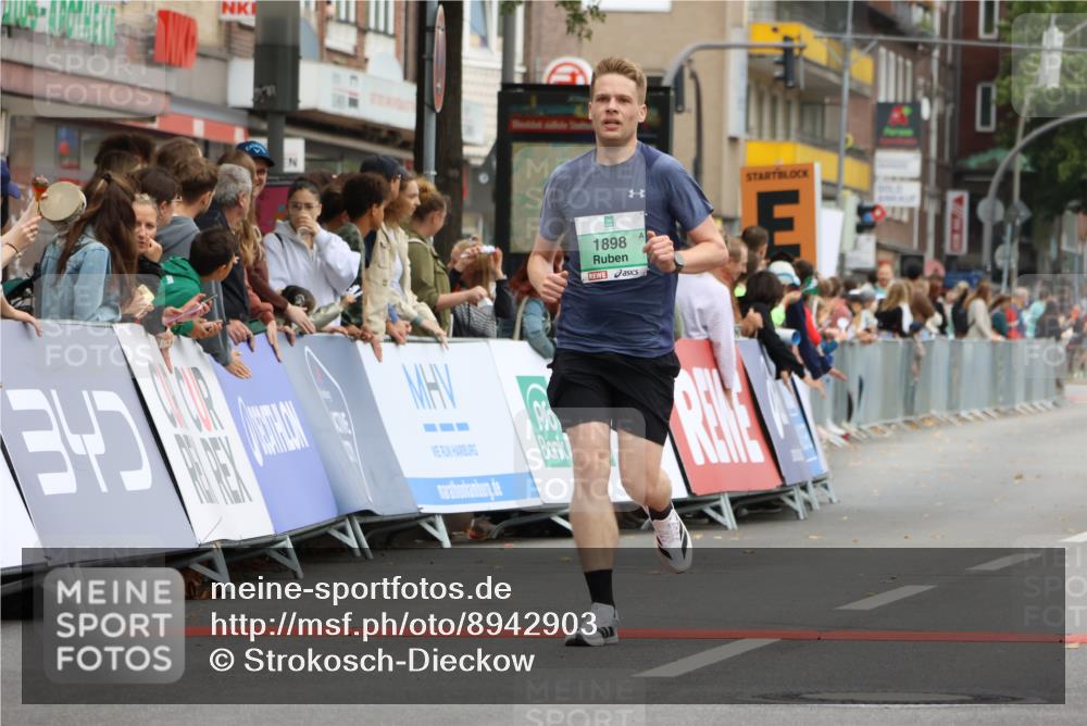 21.09.2025 - PSD Bank Halbmarathon Strokosch-Dieckow http://msf.ph/oto/8942903 21.09.2025 11:34:43 Ziel 1051, 1870, 1898 meine-sportfotos.de