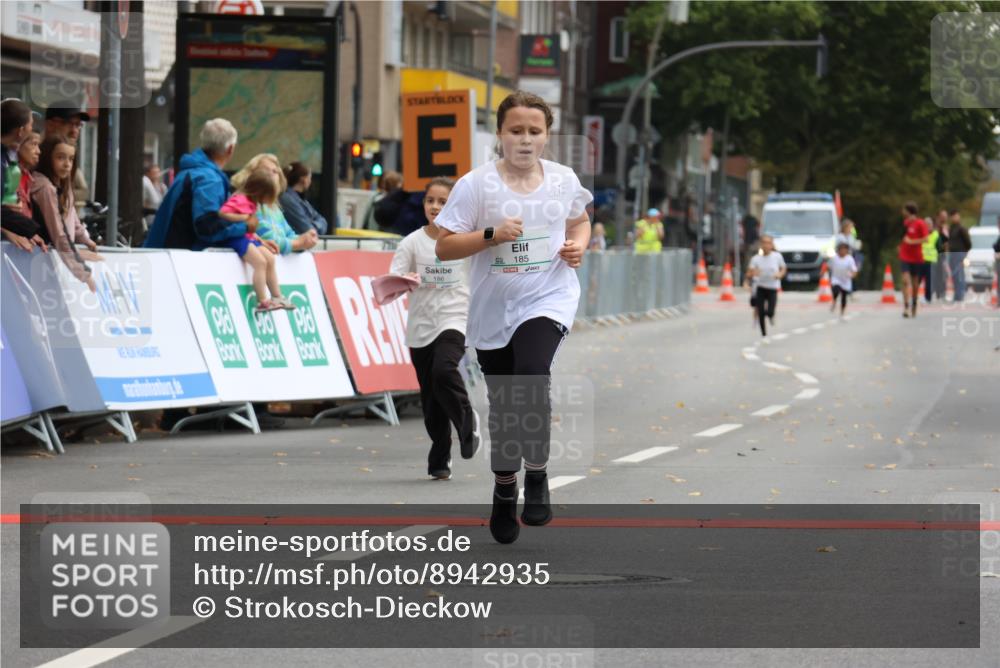 21.09.2025 - PSD Bank Halbmarathon Strokosch-Dieckow http://msf.ph/oto/8942935 21.09.2025 10:33:47 Ziel 185, 186, 308 meine-sportfotos.de