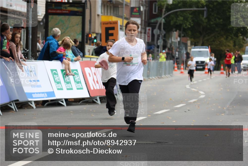 21.09.2025 - PSD Bank Halbmarathon Strokosch-Dieckow http://msf.ph/oto/8942937 21.09.2025 10:33:47 Ziel 185, 186, 308 meine-sportfotos.de