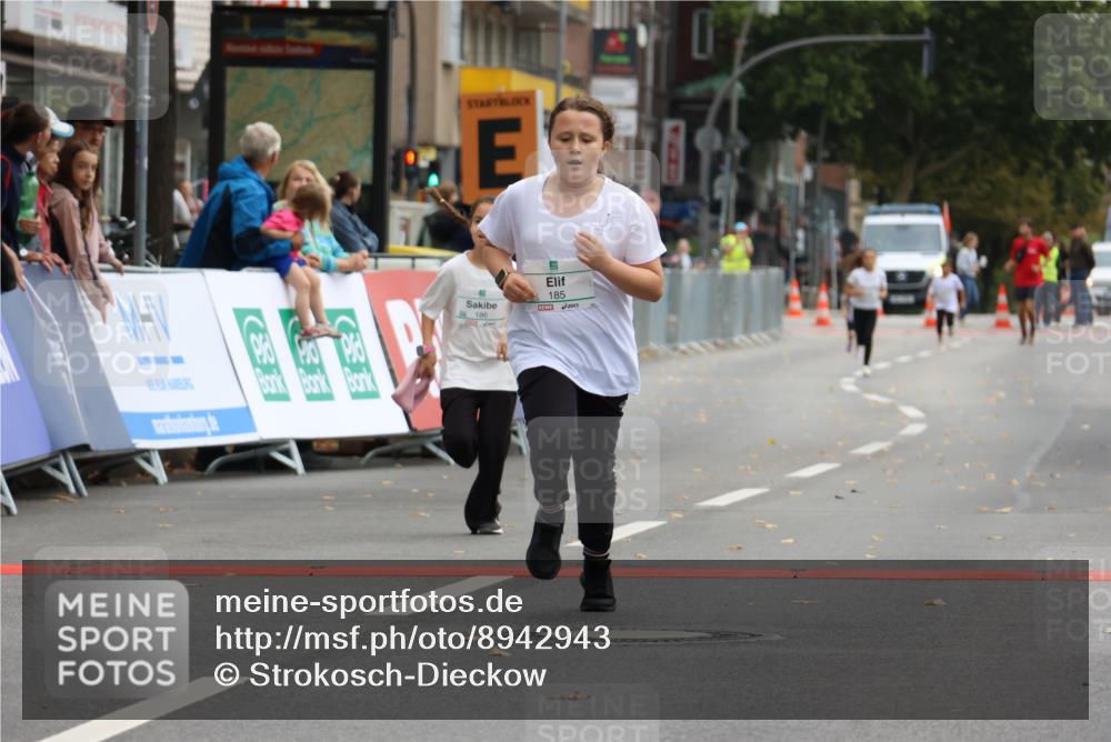 21.09.2025 - PSD Bank Halbmarathon Strokosch-Dieckow http://msf.ph/oto/8942943 21.09.2025 10:33:47 Ziel 185, 186, 308 meine-sportfotos.de