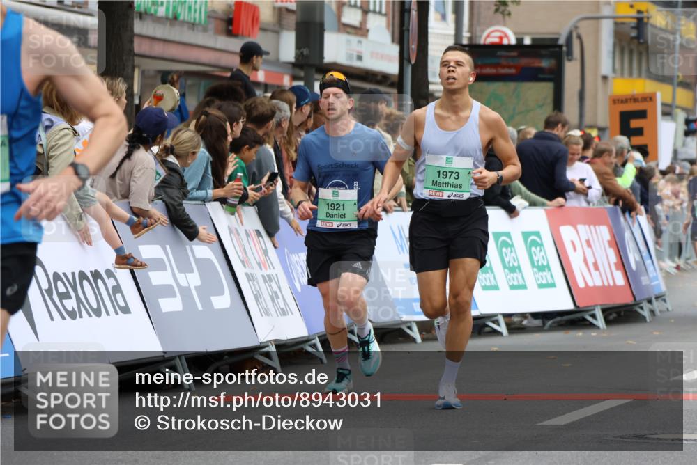 21.09.2025 - PSD Bank Halbmarathon Strokosch-Dieckow http://msf.ph/oto/8943031 21.09.2025 11:35:44 Ziel 1330, 1921, 1922, 1973, 1976, 2110 meine-sportfotos.de