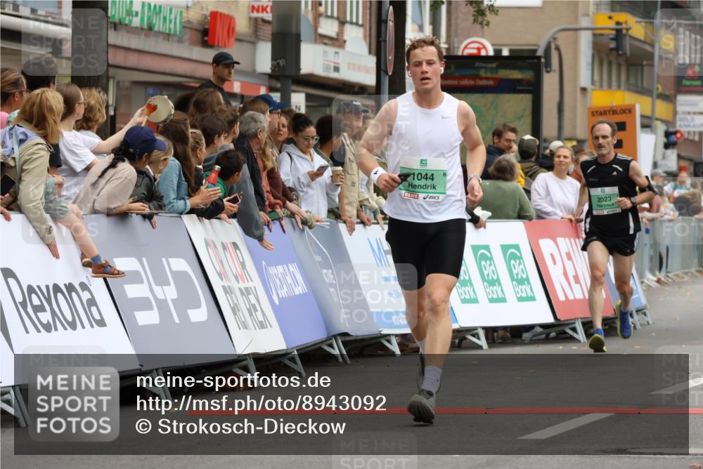 21.09.2025 - PSD Bank Halbmarathon Strokosch-Dieckow http://msf.ph/oto/8943092 21.09.2025 11:36:04 Ziel 1044, 1060, 1952, 1971, 2023, 2033, 2051 meine-sportfotos.de