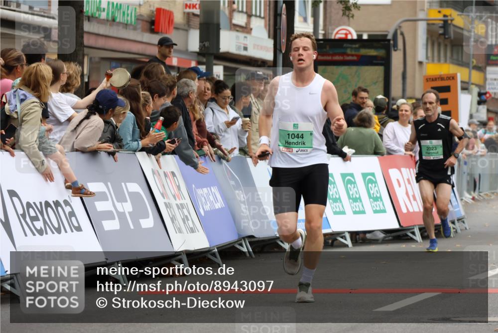 21.09.2025 - PSD Bank Halbmarathon Strokosch-Dieckow http://msf.ph/oto/8943097 21.09.2025 11:36:04 Ziel 1044, 1060, 1952, 1971, 2023, 2033, 2051 meine-sportfotos.de