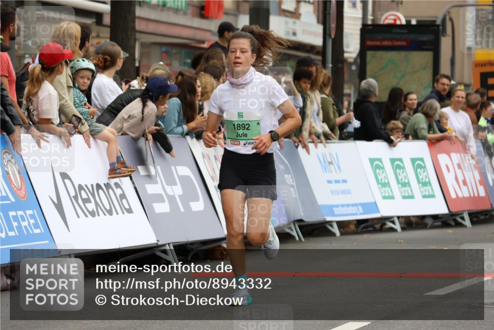 21.09.2025 - PSD Bank Halbmarathon Strokosch-Dieckow http://msf.ph/oto/8943332 21.09.2025 11:38:10 Ziel 1374, 1892, 1904 meine-sportfotos.de