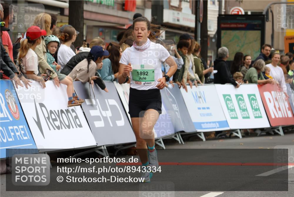 21.09.2025 - PSD Bank Halbmarathon Strokosch-Dieckow http://msf.ph/oto/8943334 21.09.2025 11:38:10 Ziel 1374, 1892, 1904 meine-sportfotos.de